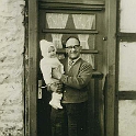 Bild 10-3, Alois Maaßen mit Enkel Walter